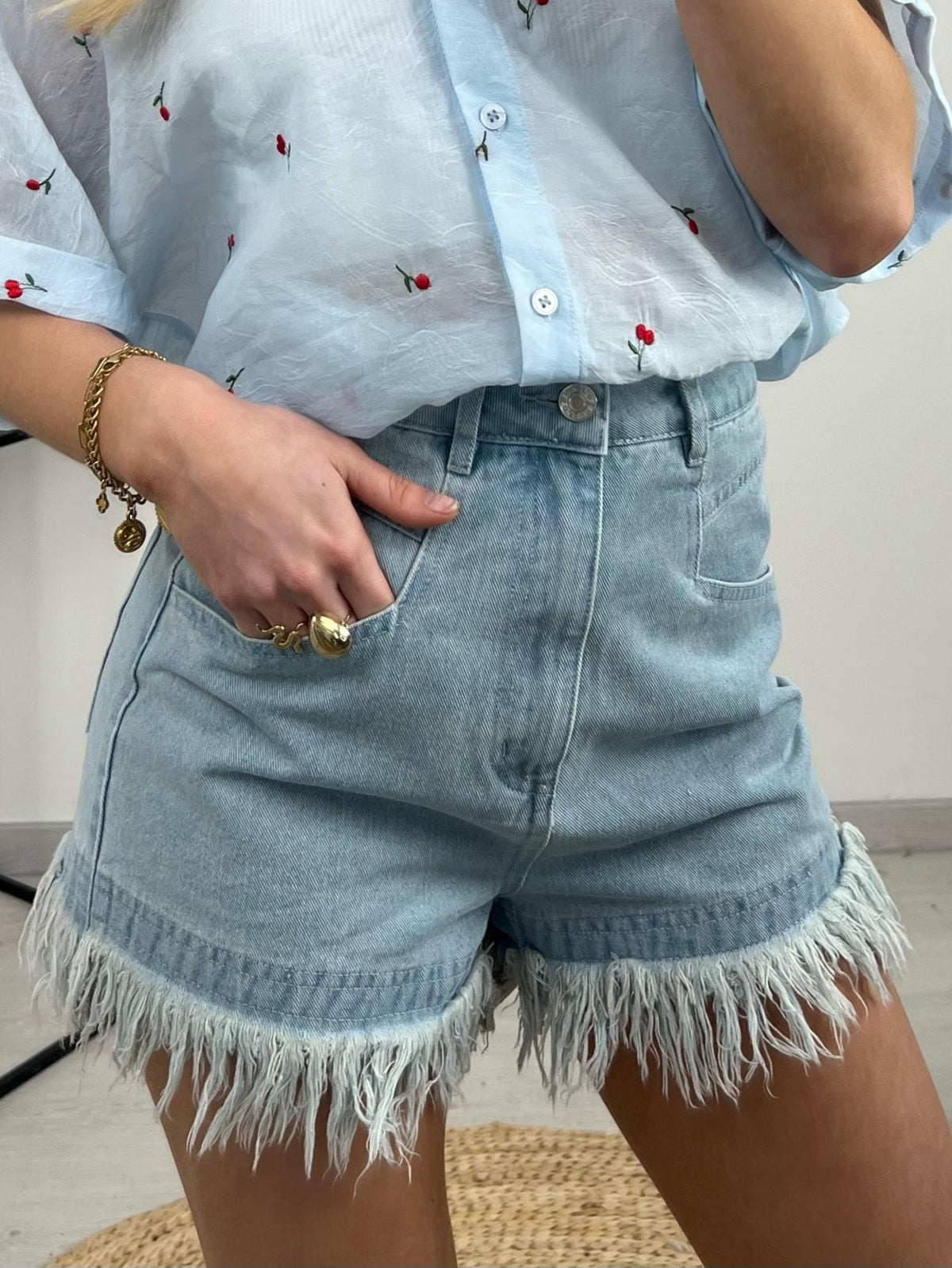 SHORT DAPHNEE