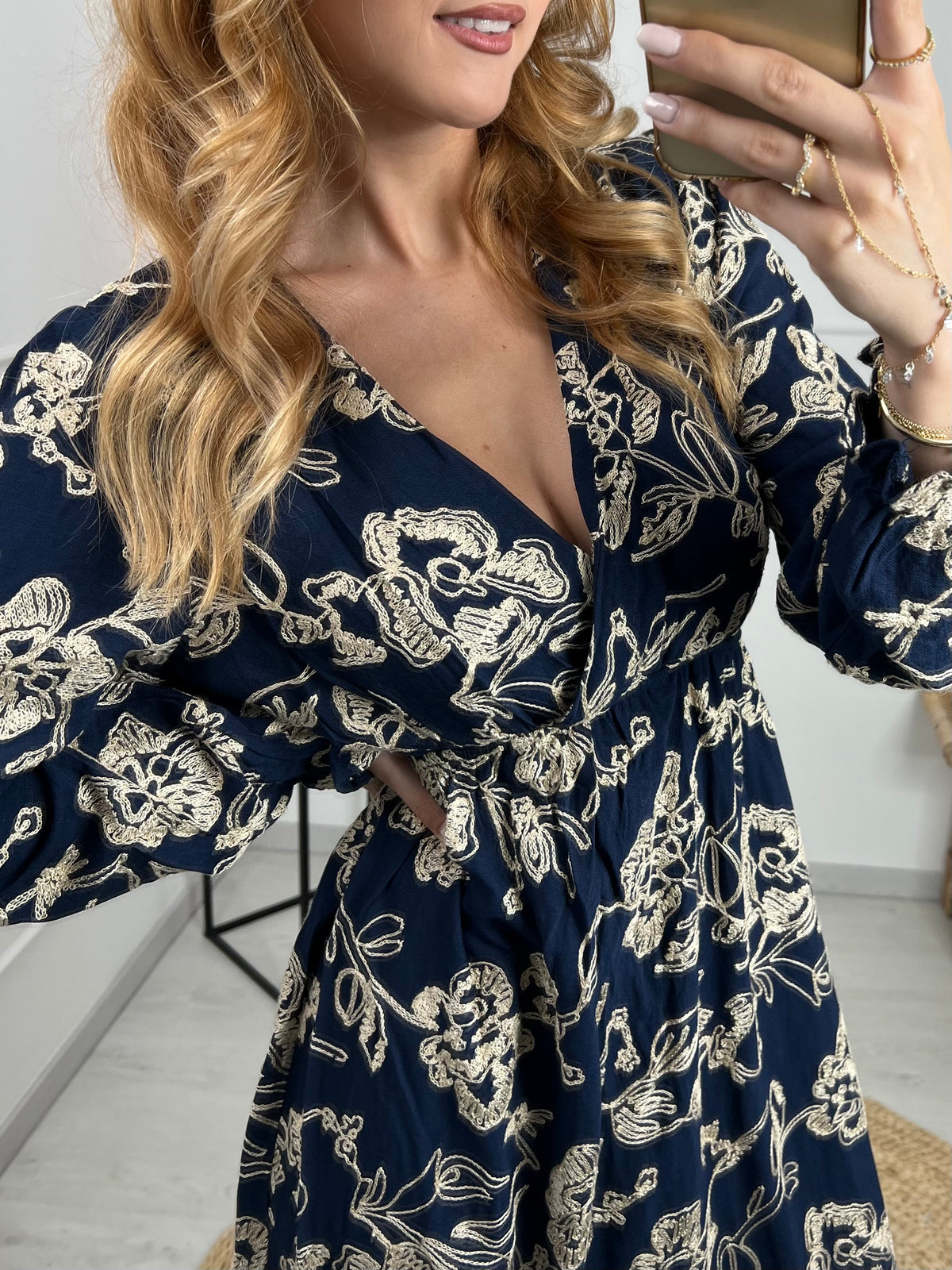 ROBE APRIL