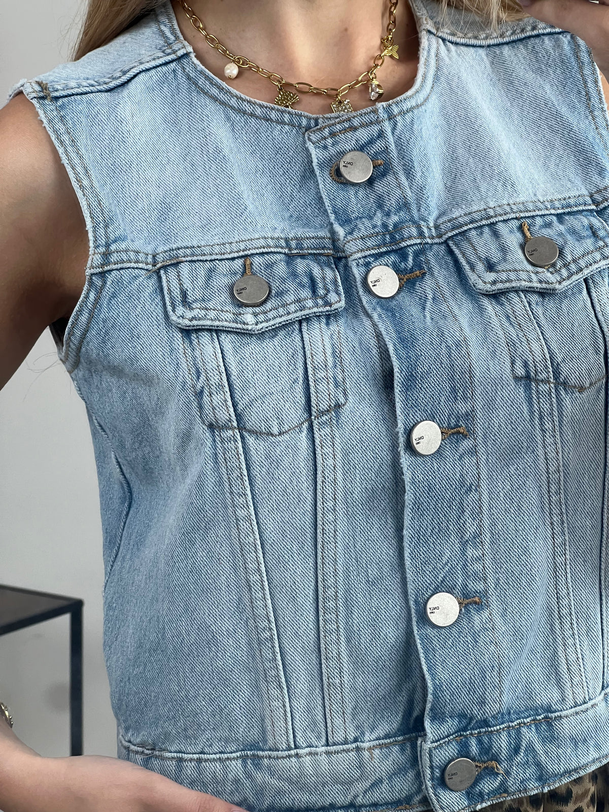 VESTE ONLY