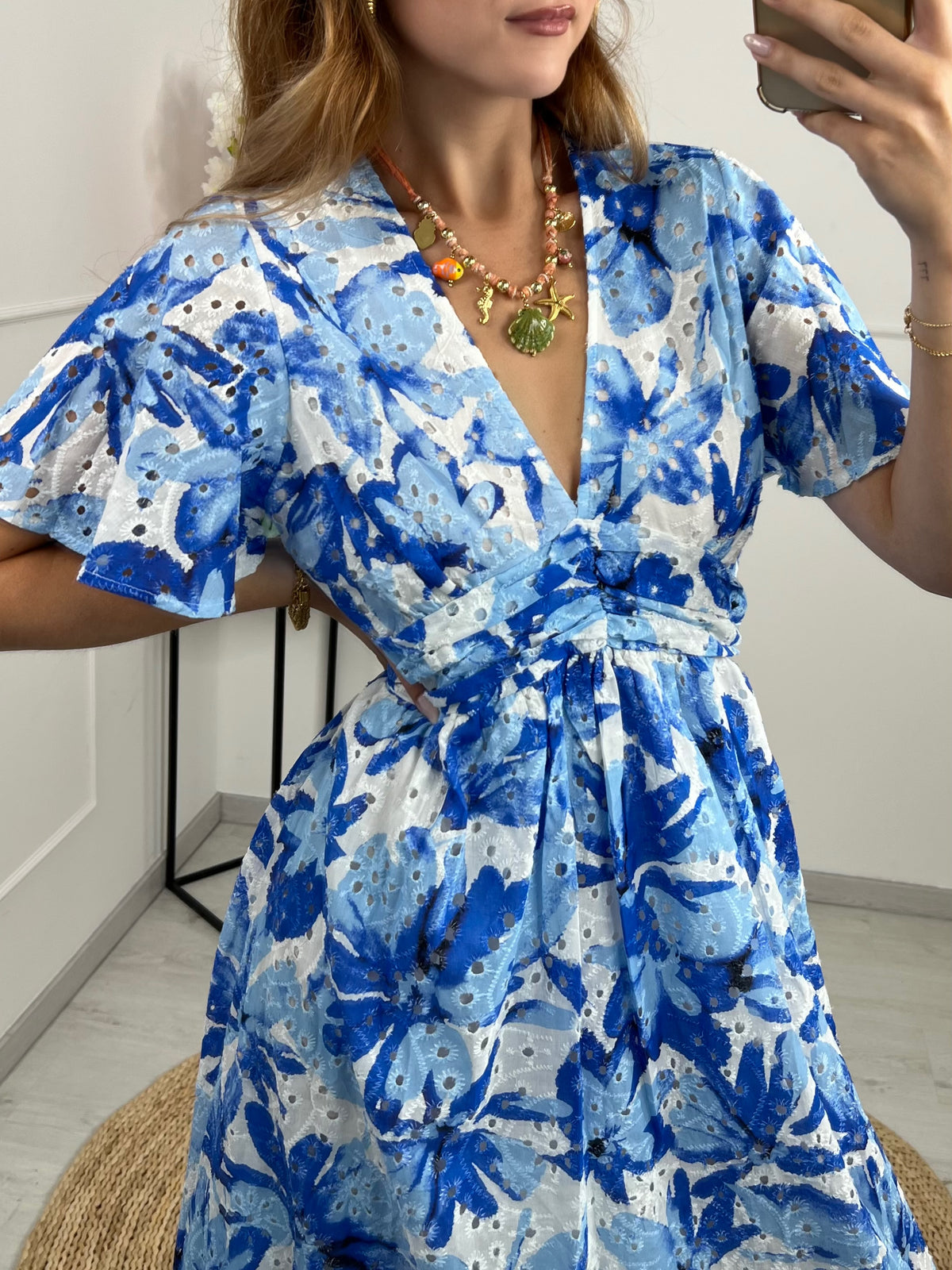 ROBE LAURIE