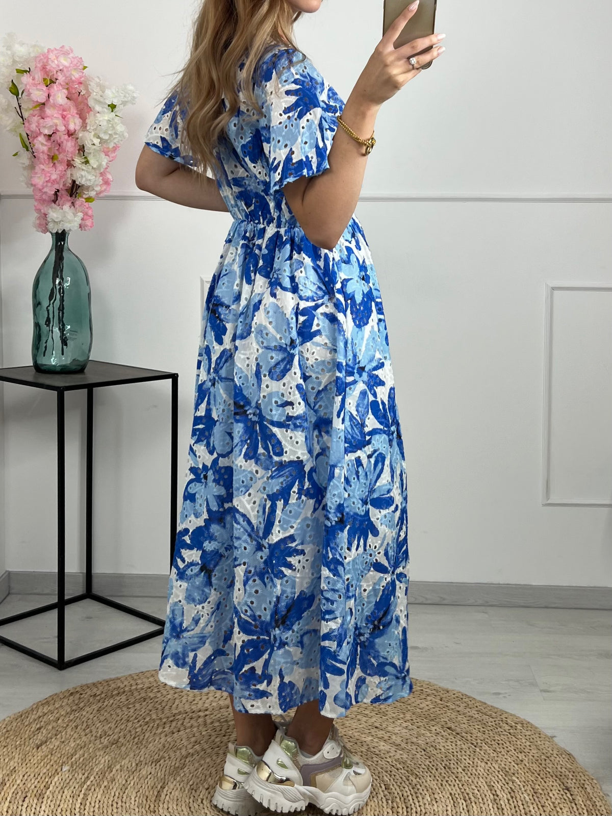 ROBE LAURIE