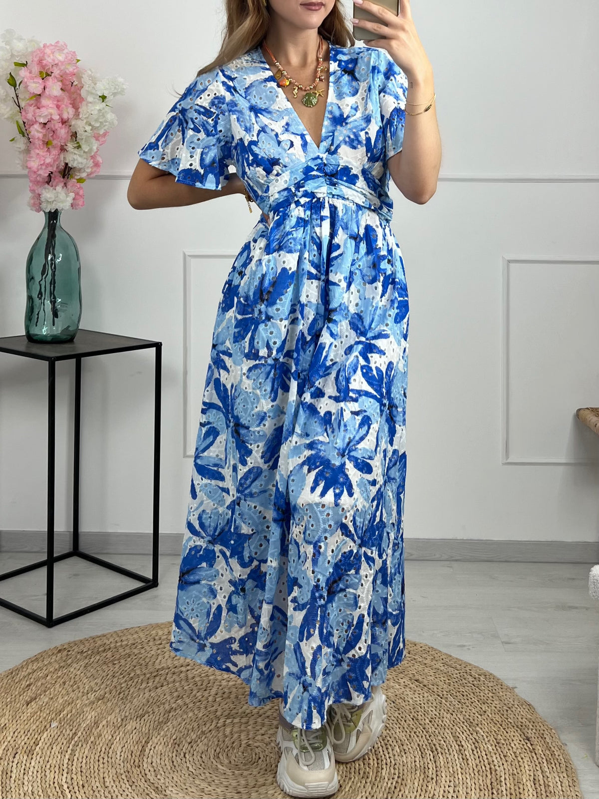 ROBE LAURIE