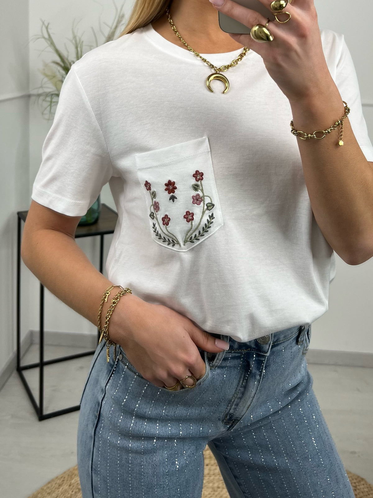 T-SHIRT ONLY FLOWERS