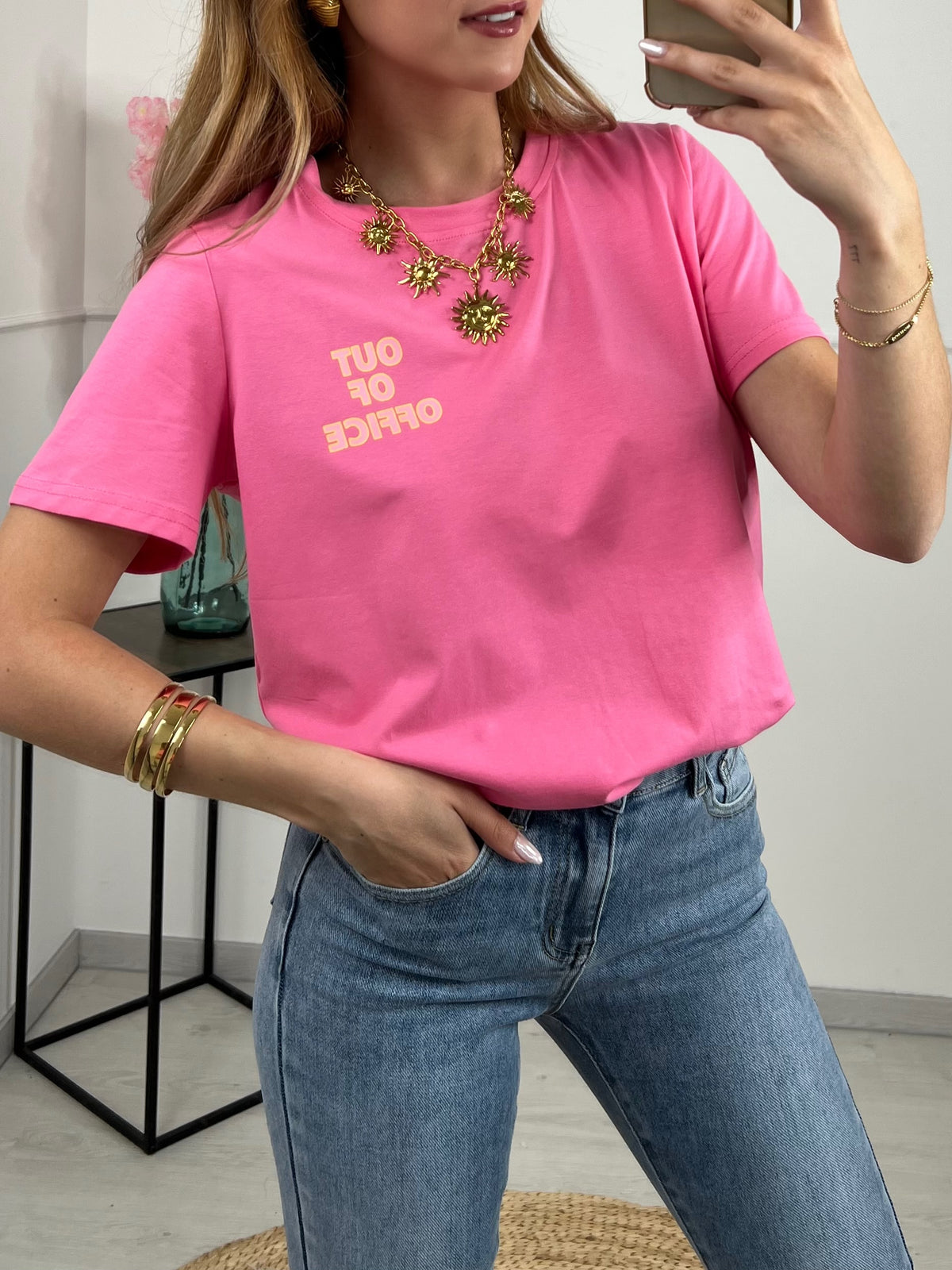 T-SHIRT OUT