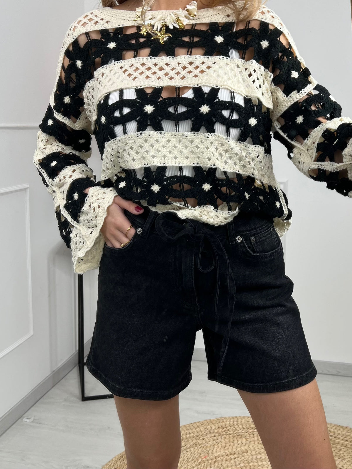 SHORT ONLY LOLY
