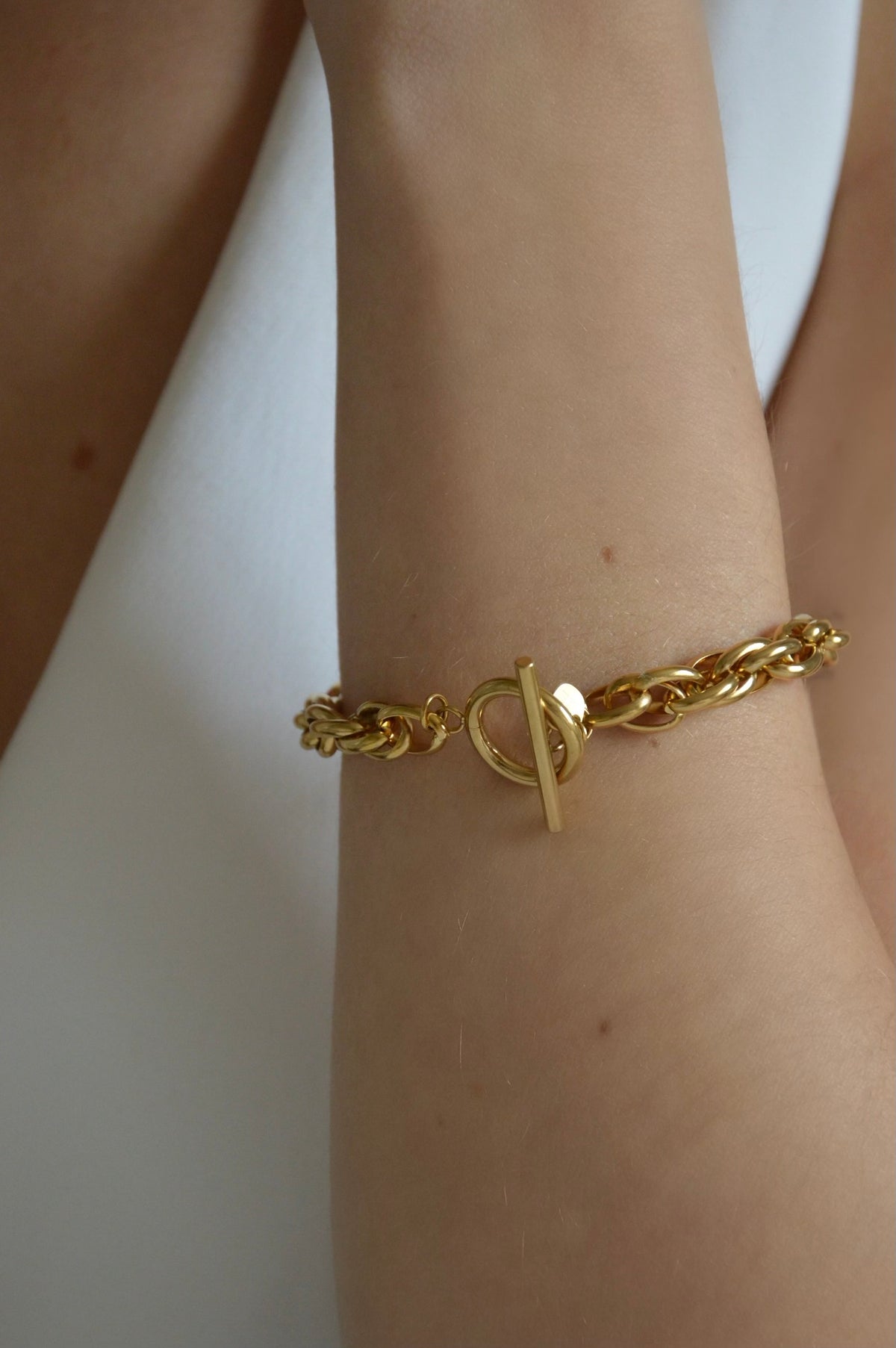 BRACELET