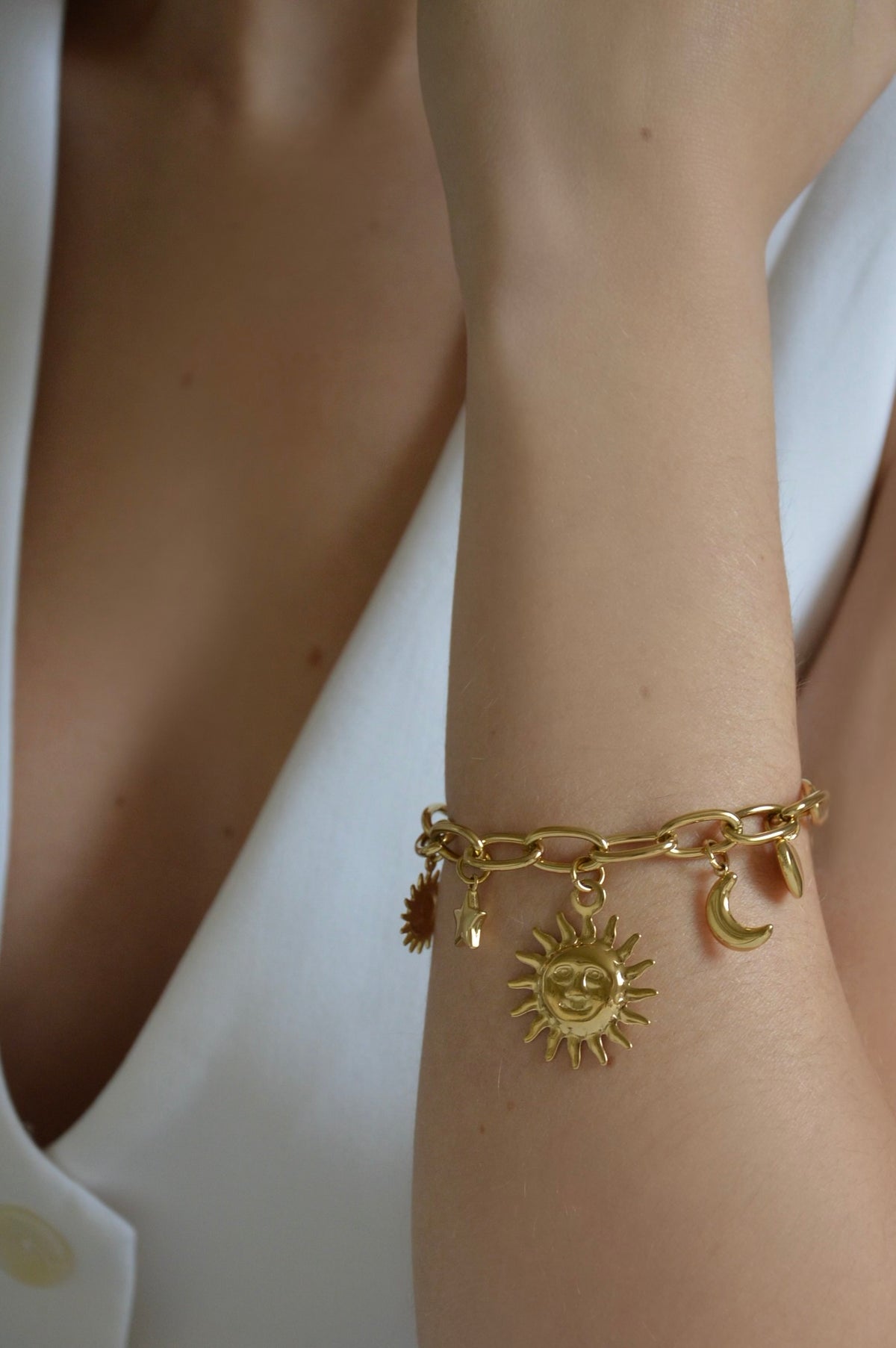 BRACELET