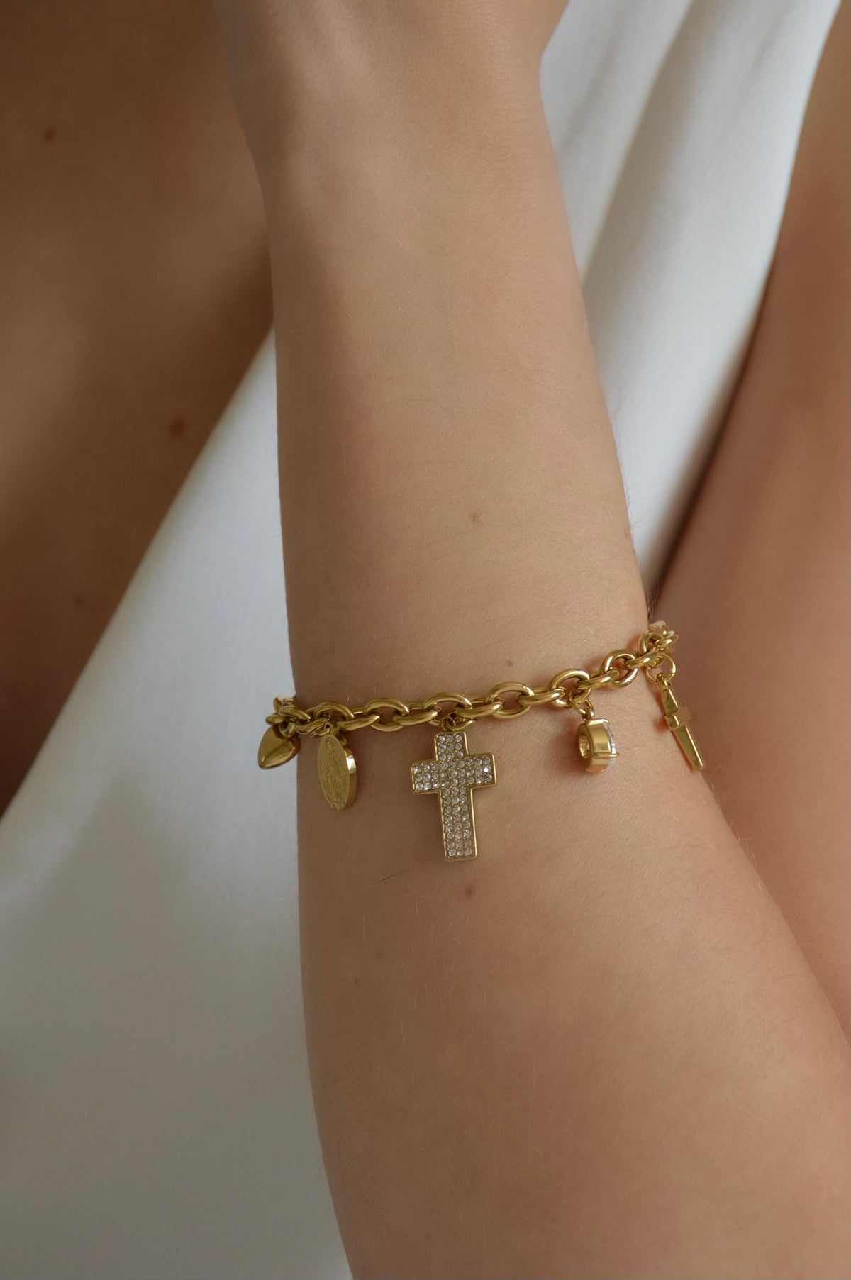 BRACELET