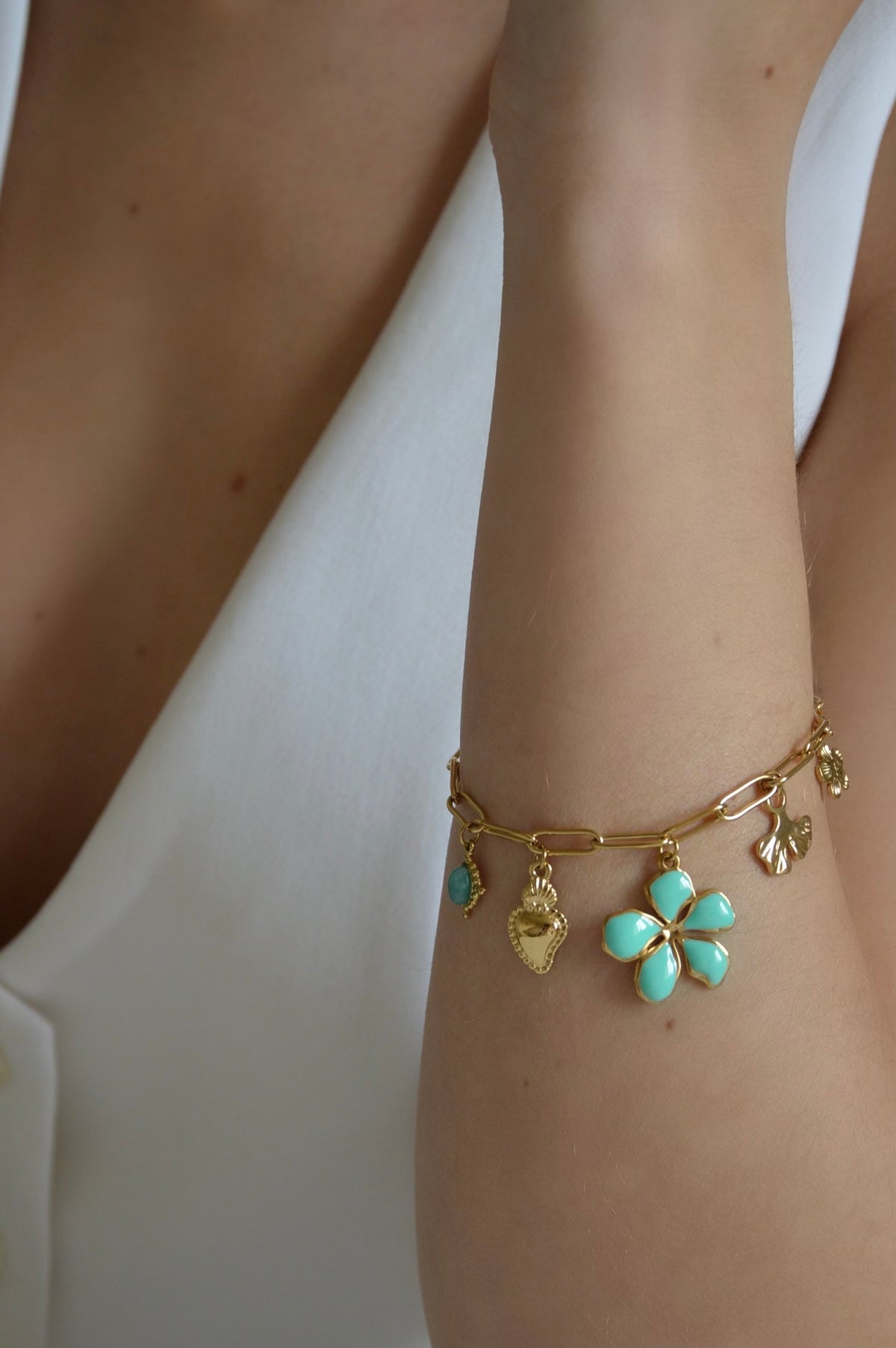 BRACELET
