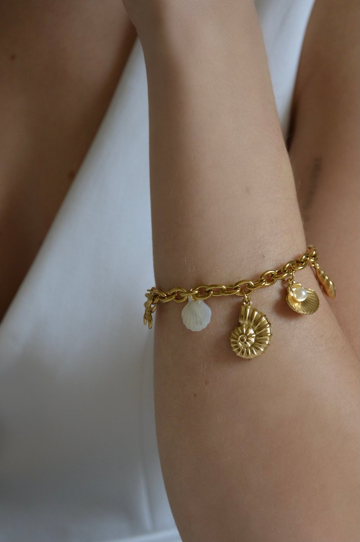 BRACELET