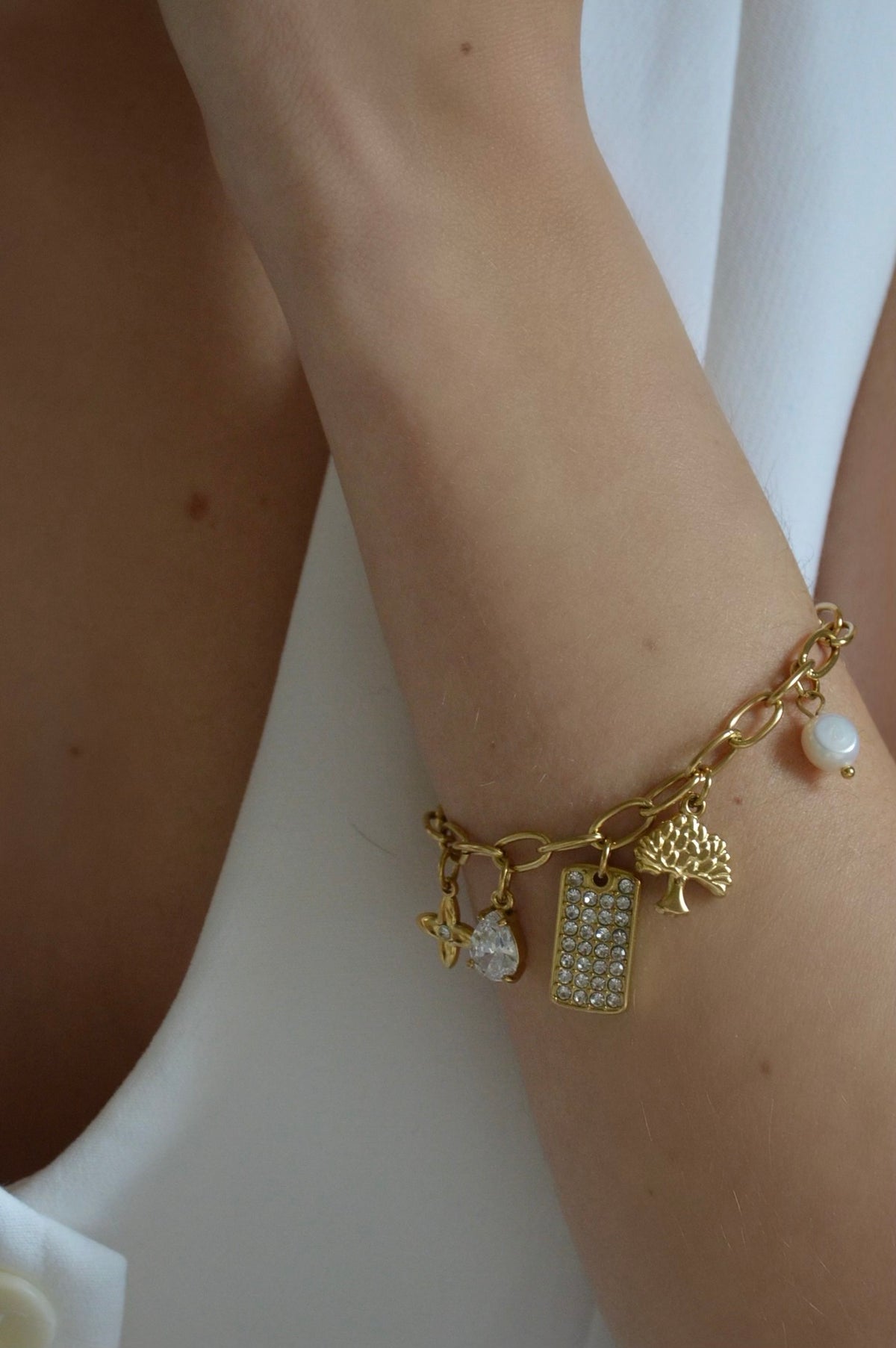 BRACELET